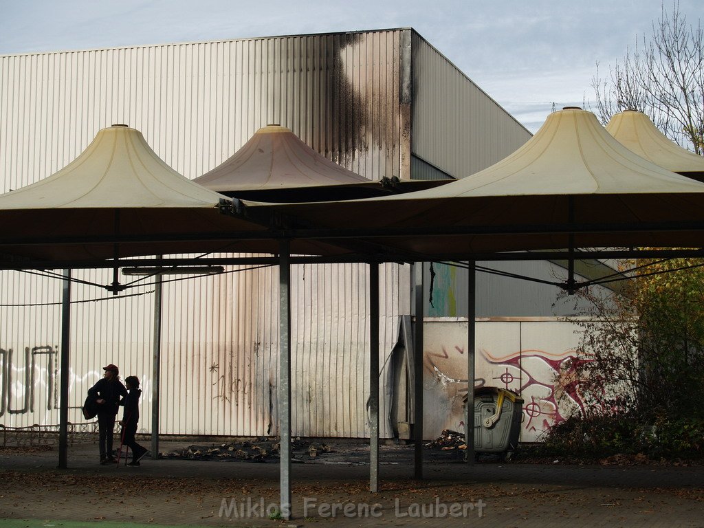 Muellcontainerbrand Schule Koeln Holweide Burgwiesenstr   P27.JPG